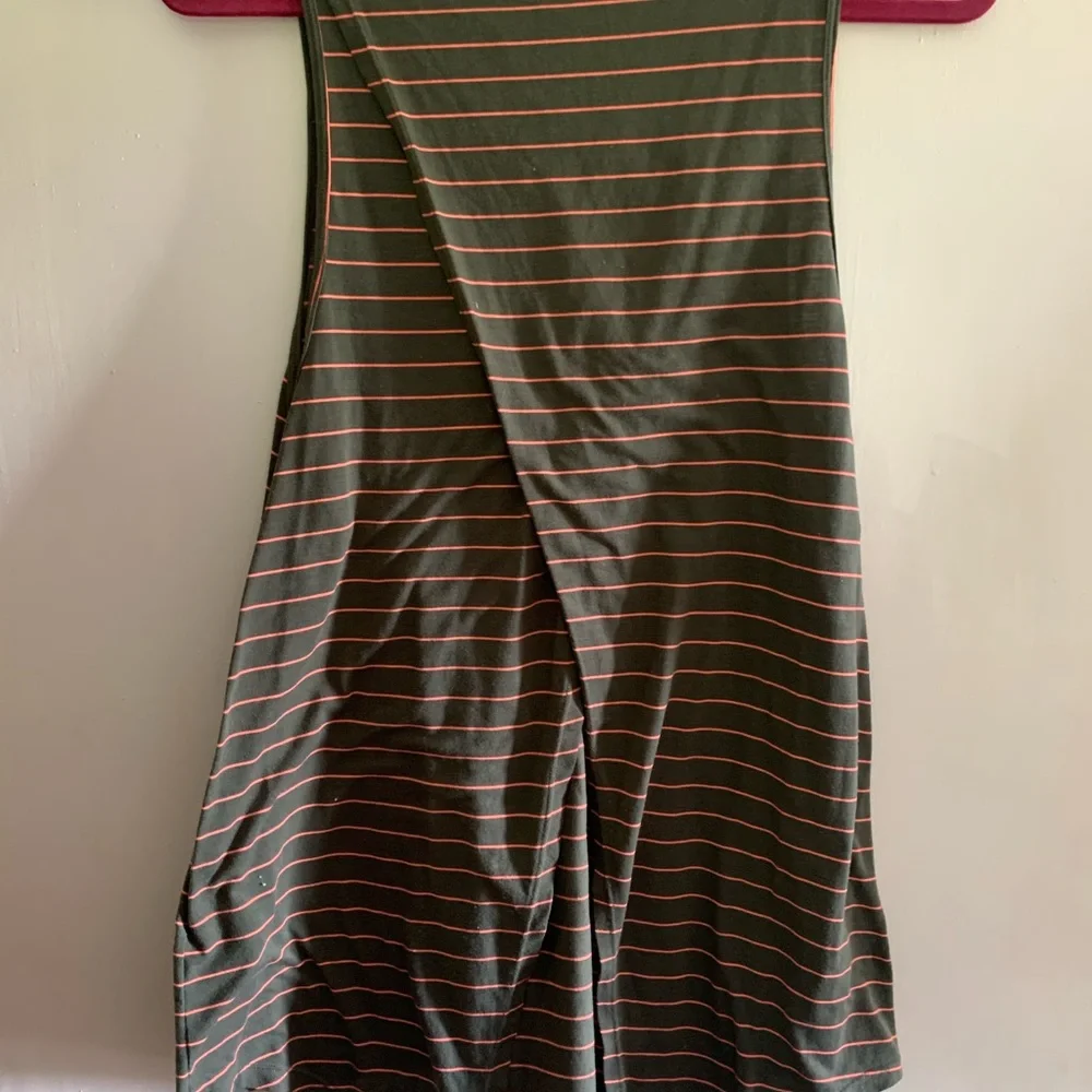 Striped Workout Tank Top size Large - Picture 3 of 4